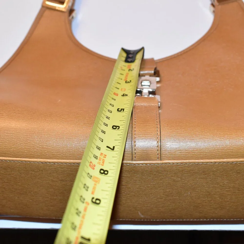 Vintage Gucci Bardo hobo bag in camel leather with the piston-lock closure